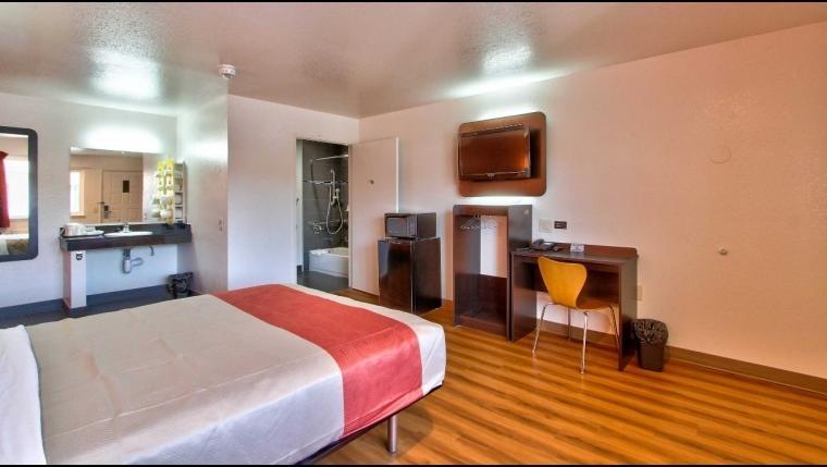 Coastal Valley Inn - Monterey Кастровилл Экстерьер фото