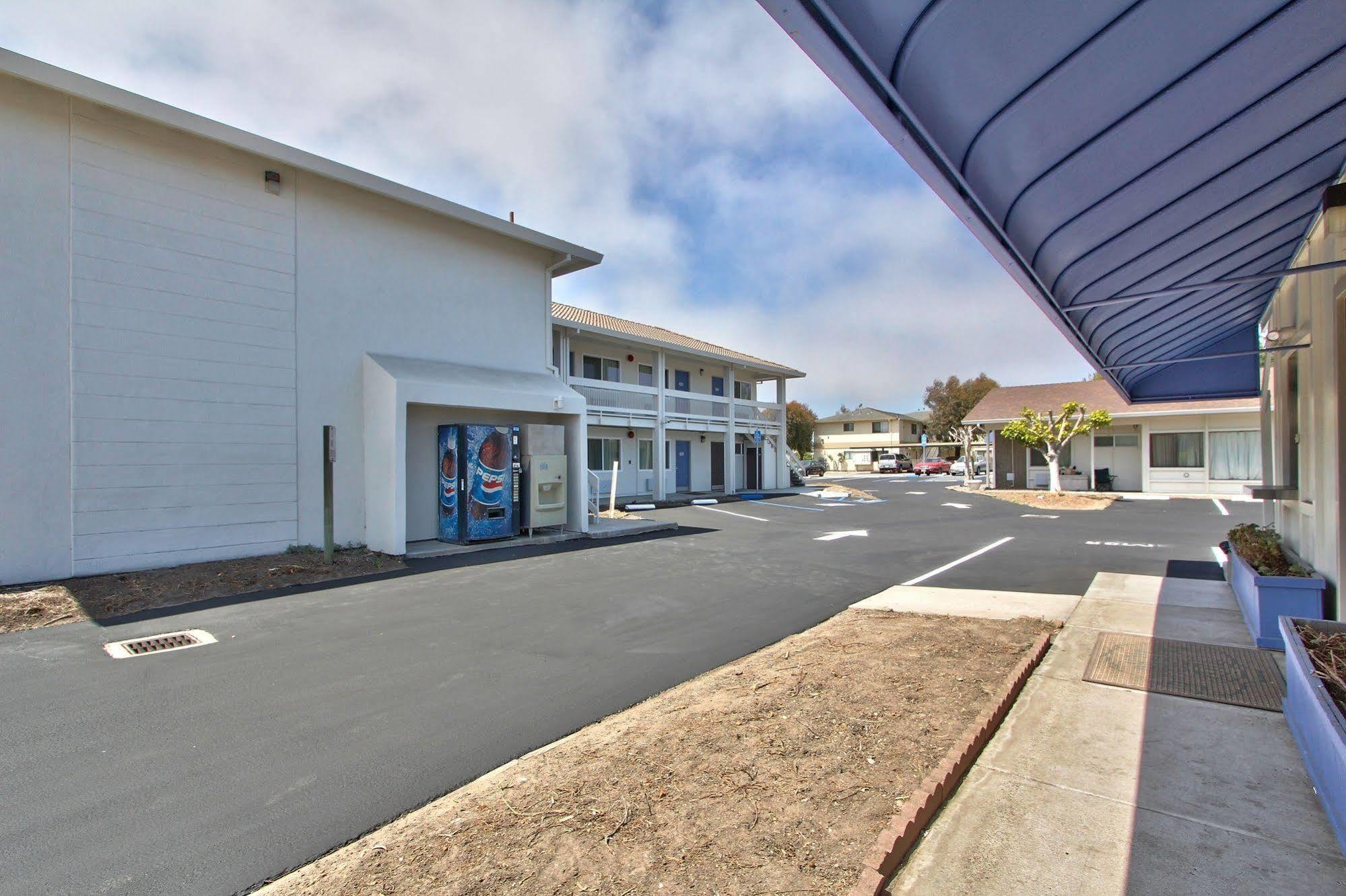 Coastal Valley Inn - Monterey Кастровилл Экстерьер фото