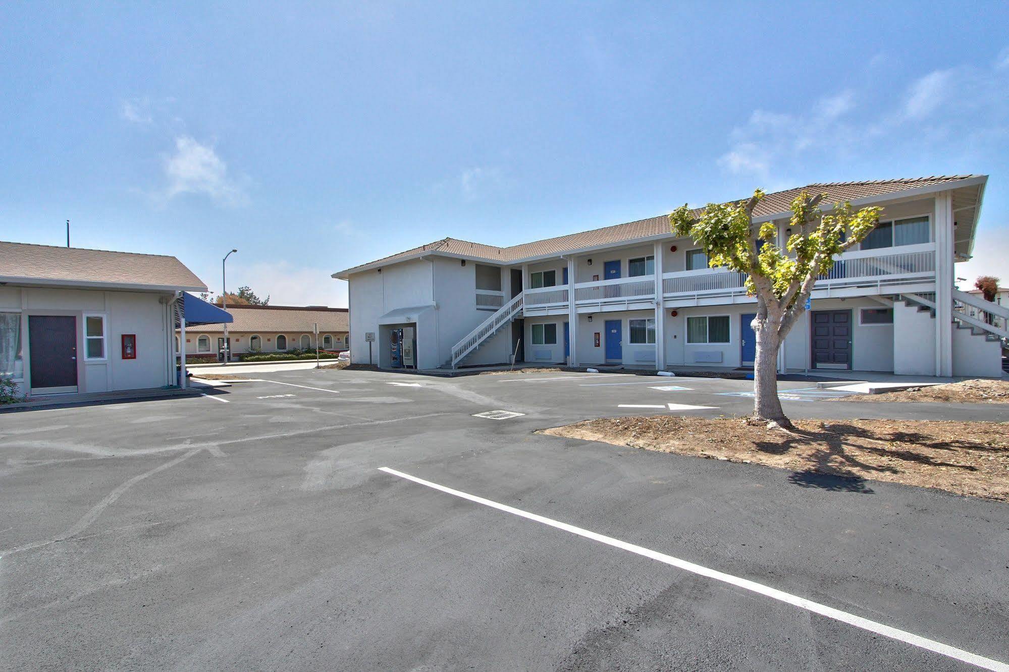 Coastal Valley Inn - Monterey Кастровилл Экстерьер фото